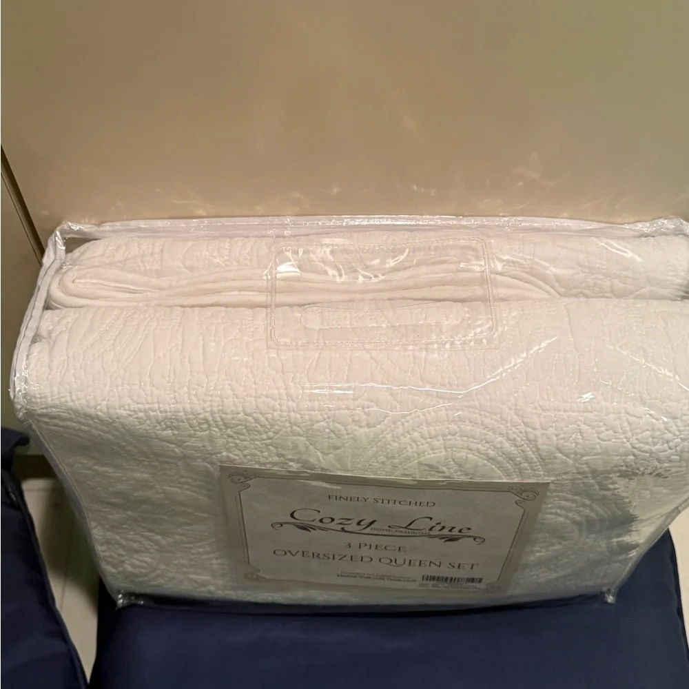 White Oversized Queen Bedding Set NEW - Picture 4 of 8